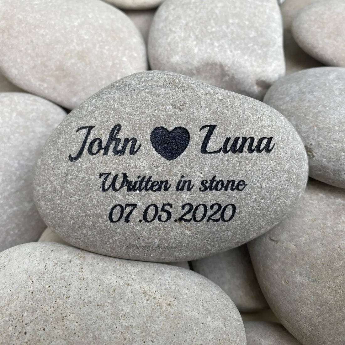Incisione personalizzata su pietra di mare